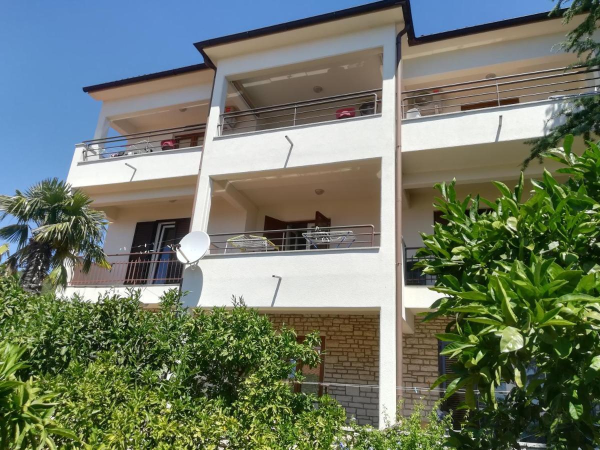 Apartment Kiwi Rabac Exterior photo